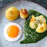 Spiegelei mit Rahmspinat und Kartoffeln
