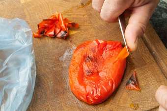 Geschälte Paprika-Filets in Öl