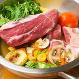rinderbrühe selber machen, suppenansatz mit Rindfleisch und Gemüse